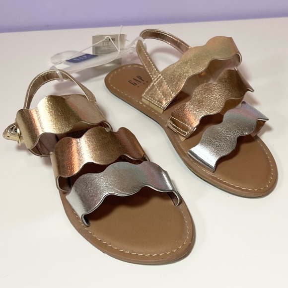 Gap metallic sandals size 1 - Picture 7 of 7